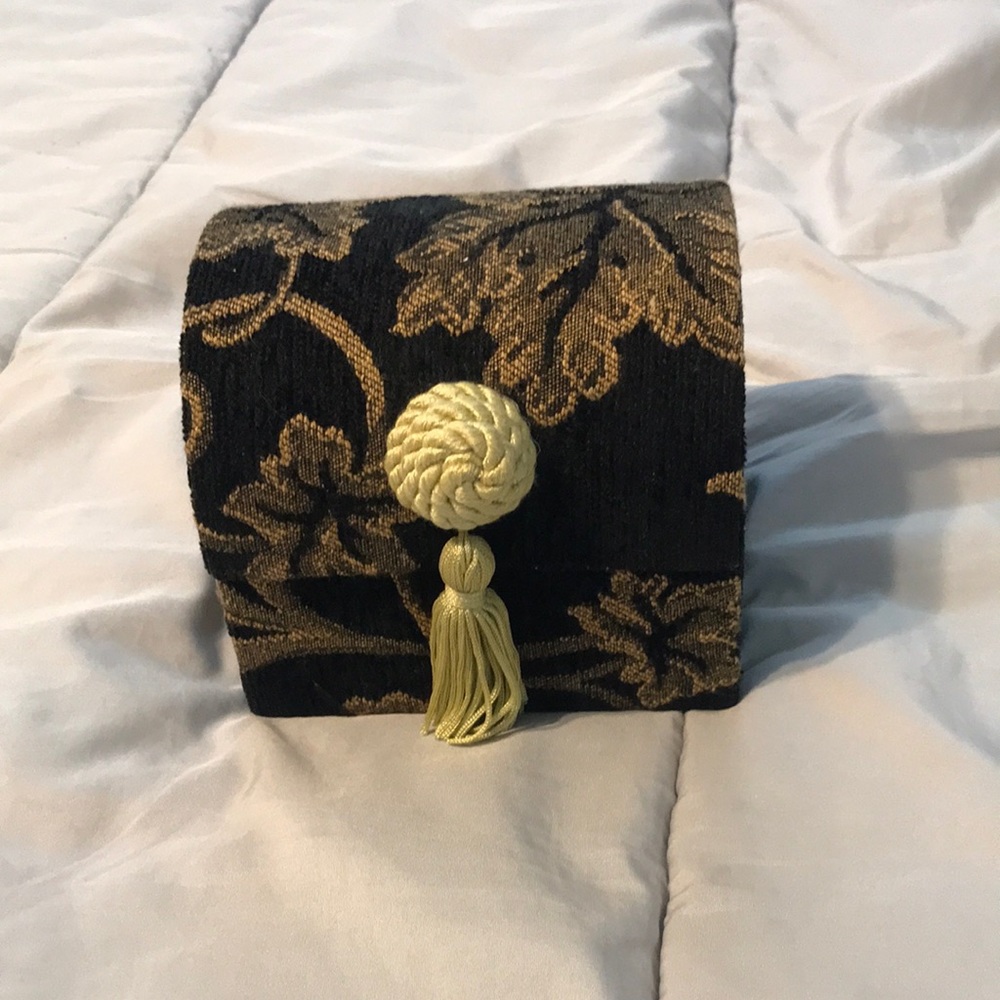 Nick Nack treasure chest or catch-all - Picture 1 of 10